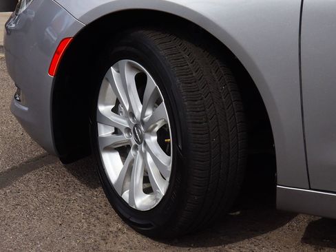 Used 2017 Chrysler 200 Limited Platinum image 6