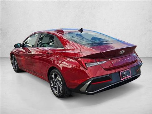 Used 2025 Hyundai Elantra SEL image 8