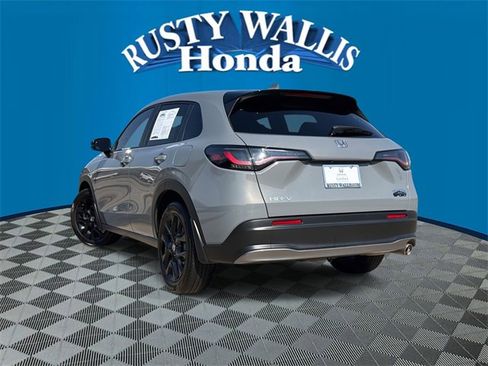 Used 2024 Honda HR-V Sport image 3