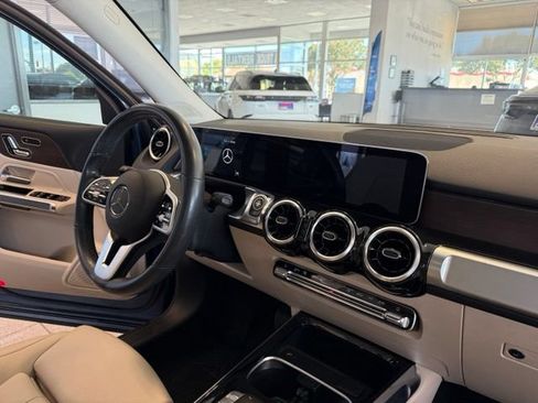 Used 2020 Mercedes-Benz GLB 250 4MATIC w/ Premium Package image 26