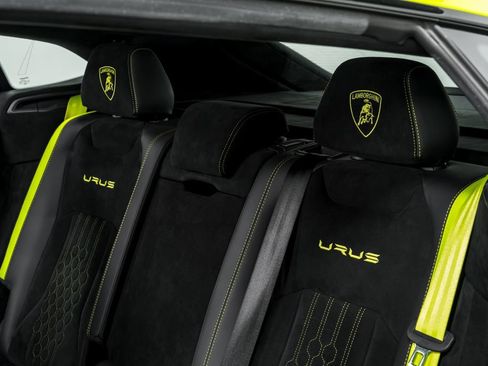 Used 2024 Lamborghini Urus Performante AWD/4WD image 32