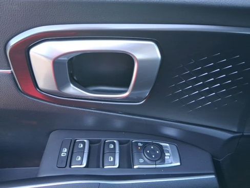 Used 2024 Kia Sorento S image 18