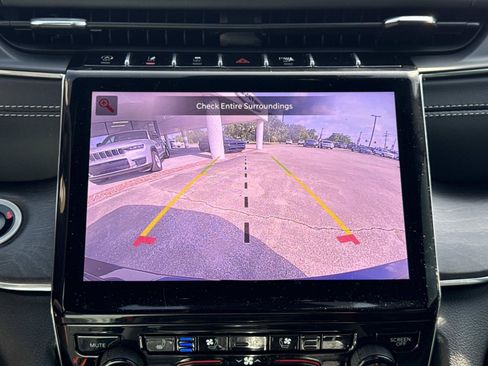 Used 2025 Jeep Grand Cherokee Overland w/ Luxury Tech Group IV AWD/4WD image 26
