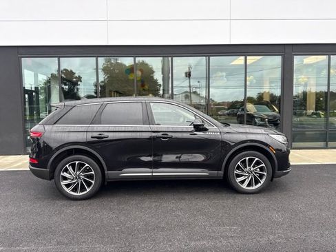 Used 2023 Lincoln Corsair AWD w/ Equipment Group 101A image 2