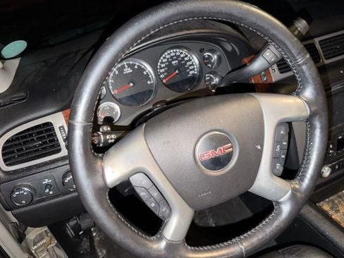 Used 2013 GMC Yukon XL SLT image 5