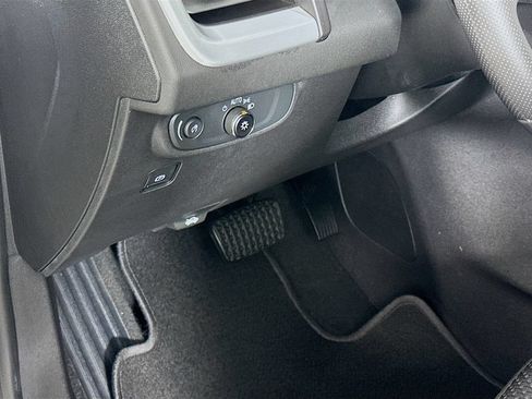 Used 2024 GMC Terrain SLE w/ Driver Convenience Package FWD image 10