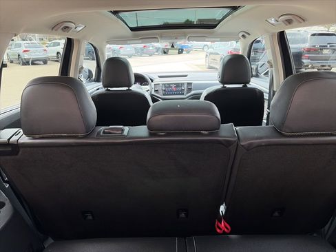 Used 2021 Volkswagen Atlas SE image 14