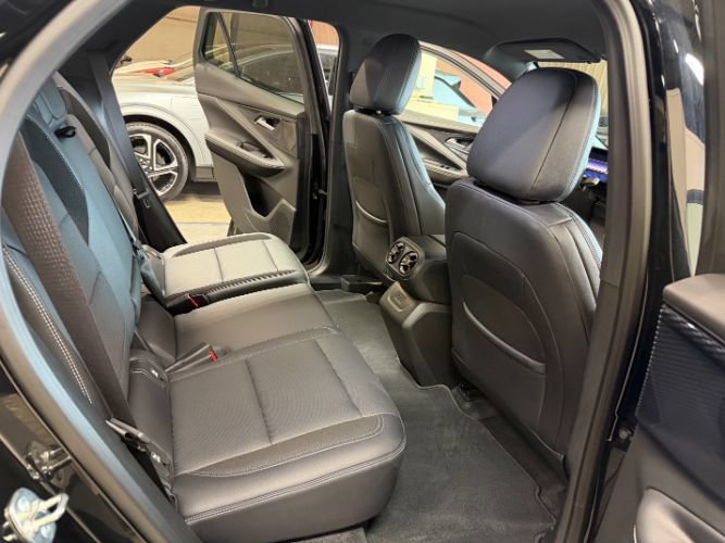 Used 2024 Chevrolet Blazer EV LT AWD/4WD image 29