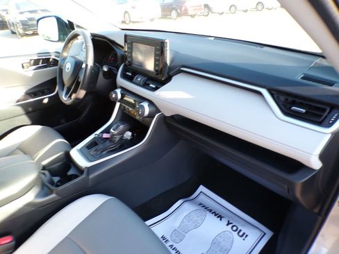 Used 2019 Toyota RAV4 XLE Premium w/ Cold Weather Package AWD/4WD image 15