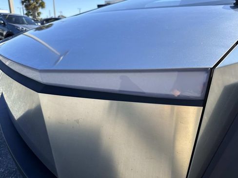 Used 2024 Tesla Cybertruck AWD Crew Cab image 10