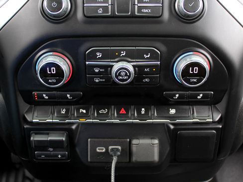 Used 2022 Chevrolet Silverado 2500 LT w/ Convenience Package image 30