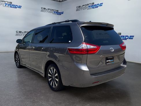 Used 2018 Toyota Sienna XLE w/ XLE Navigation Package AWD/4WD image 7
