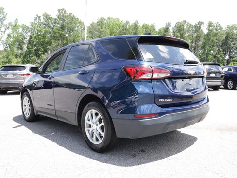 Used 2023 Chevrolet Equinox LS w/ LS Convenience Package FWD image 3