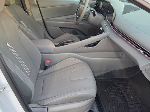 Used 2024 Hyundai Elantra SEL FWD image 16