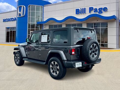Used 2018 Jeep Wrangler Unlimited Sahara AWD/4WD image 6