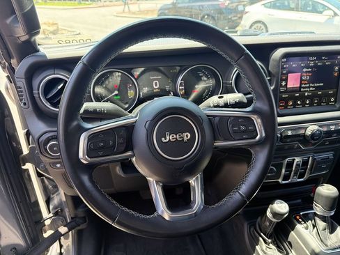Used 2022 Jeep Wrangler Unlimited Sahara AWD/4WD image 11