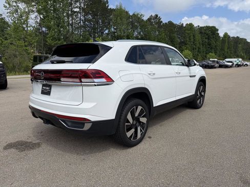 Used 2024 Volkswagen Atlas Cross Sport SE FWD image 6