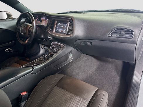 Used 2022 Dodge Challenger SXT RWD image 27