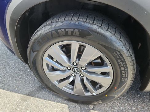 Used 2025 Nissan Pathfinder SV AWD/4WD image 19