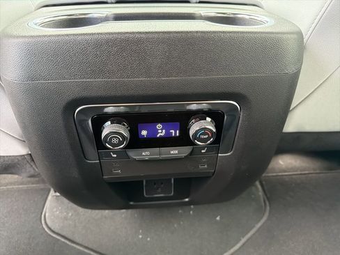 New 2025 Chevrolet Suburban Premier AWD/4WD image 19