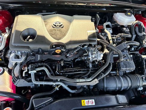 Used 2025 Toyota Camry SE image 9