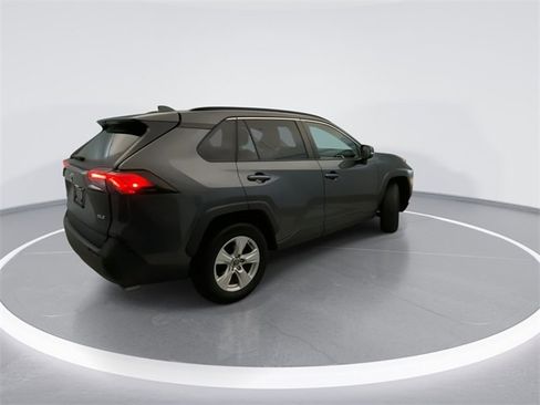 Used 2020 Toyota RAV4 XLE w/ Convenience Package image 4