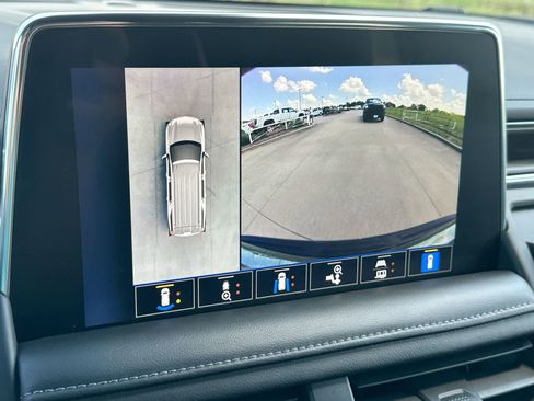 Used 2023 Chevrolet Tahoe Z71 w/ Luxury Package image 17