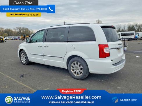 Used 2014 Chrysler Town & Country Touring image 3
