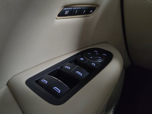 Used 2018 Cadillac XT5 Luxury w/ Driver Awareness Package FWD image 27