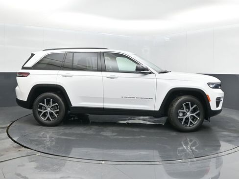 New 2025 Jeep Grand Cherokee Limited w/ Trailer Tow Package image 8