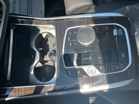 Used 2024 BMW X7 xDrive40i image 21