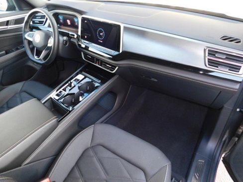 Used 2025 Volkswagen Atlas Cross Sport SE image 20