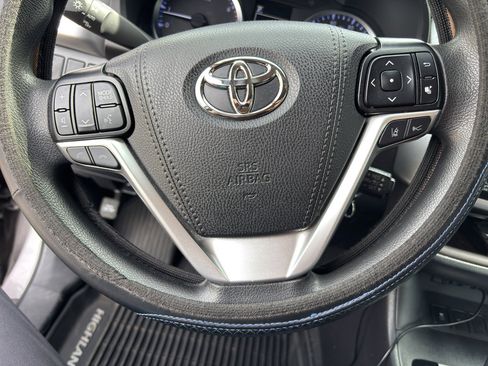 Used 2019 Toyota Highlander LE image 5
