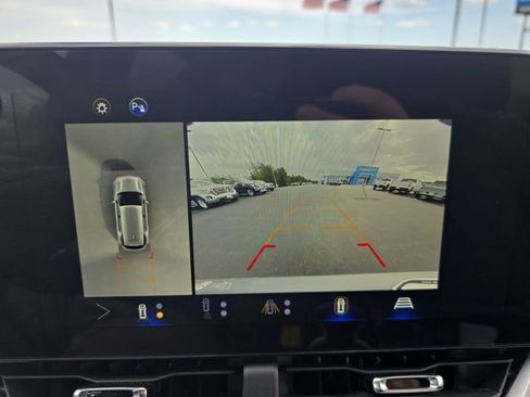 Used 2025 Chevrolet Equinox LT w/ Convenience Package II image 21