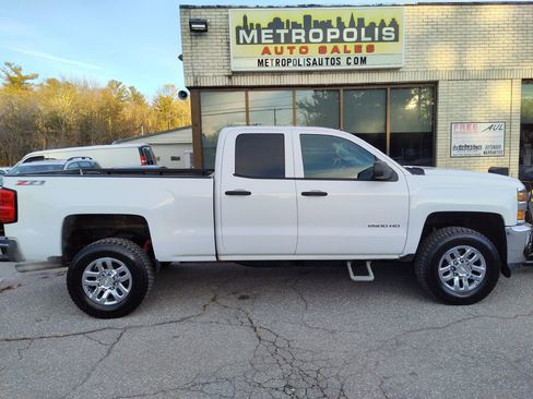 Used 2015 Chevrolet Silverado 2500 LT w/ LT Convenience Package image 2