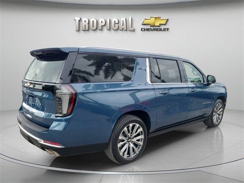Used 2025 Chevrolet Suburban High Country image 5