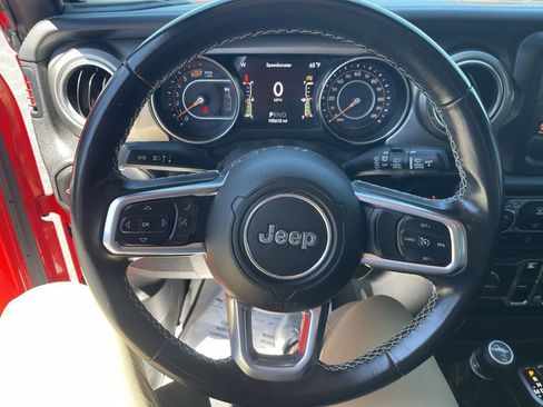 Used 2021 Jeep Wrangler Unlimited Sahara AWD/4WD image 18