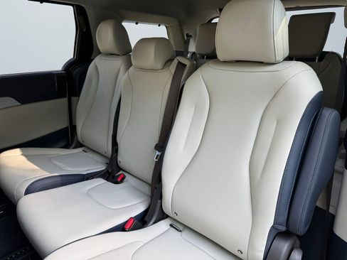 New 2026 Kia Carnival EX FWD image 13