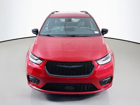 New 2026 Chrysler Pacifica Select image 2