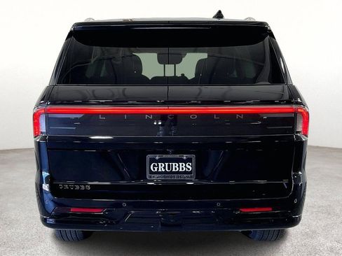 Used 2025 Lincoln Navigator Reserve AWD/4WD image 6