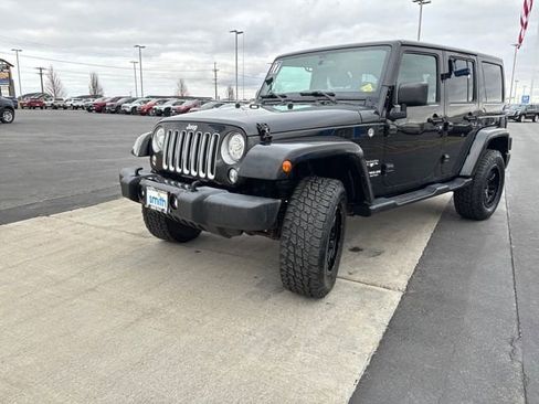 Used 2017 Jeep Wrangler Unlimited Sahara w/ Connectivity Group image 7