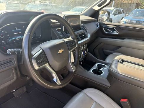 Used 2024 Chevrolet Suburban LT image 9