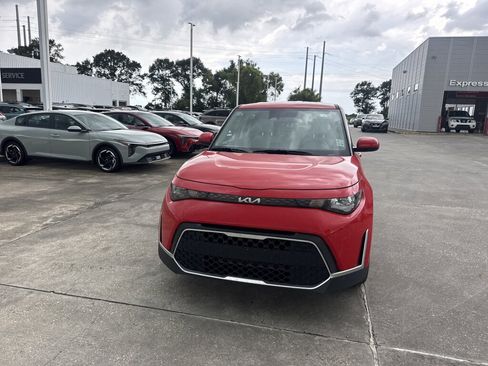 Used 2024 Kia Soul LX w/ Option Group 015 FWD image 5