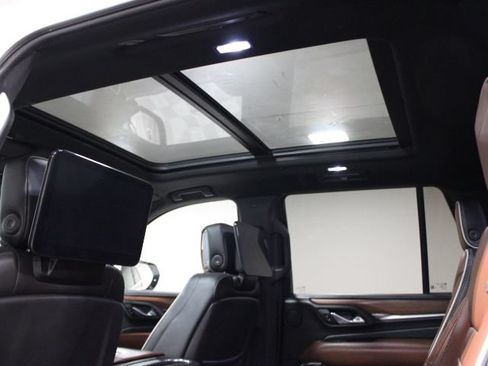 Used 2024 GMC Yukon Denali Ultimate AWD/4WD image 3
