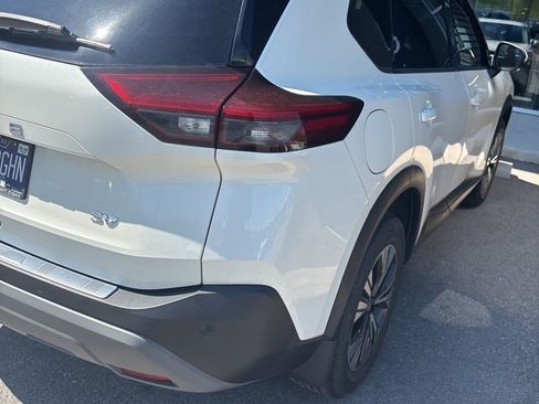 Used 2021 Nissan Rogue SV image 16