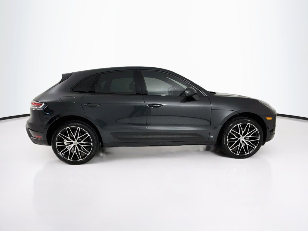 Certified 2026 Porsche Macan AWD/4WD image 8