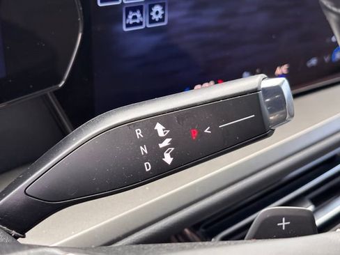 Used 2025 Chevrolet Traverse LT image 16