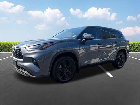 Certified 2024 Toyota Highlander LE image 8