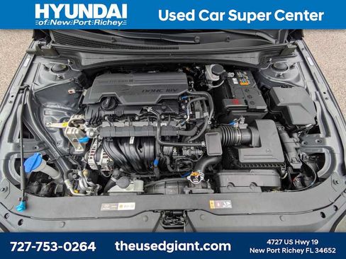 Used 2025 Hyundai Elantra SE w/ Cargo Package FWD image 12