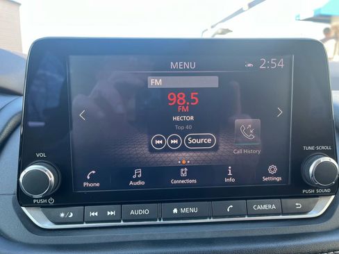 Used 2021 Nissan Rogue SV image 9